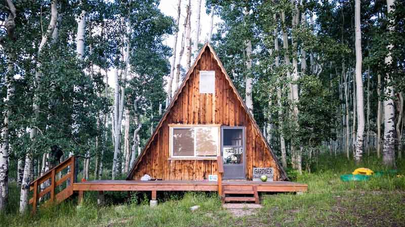 Rumah Kayu Unik dan Cantik Minimalis Segitiga